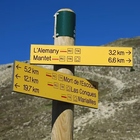 Batllo, Entorno Acojedor Y Romantico Molló